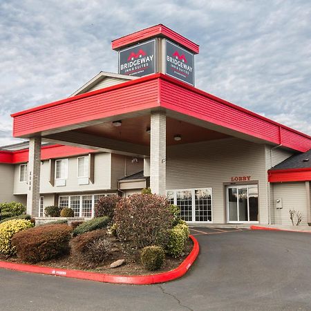 Bridgeway Inn & Suites - Portland Airport Грешам Екстериор снимка