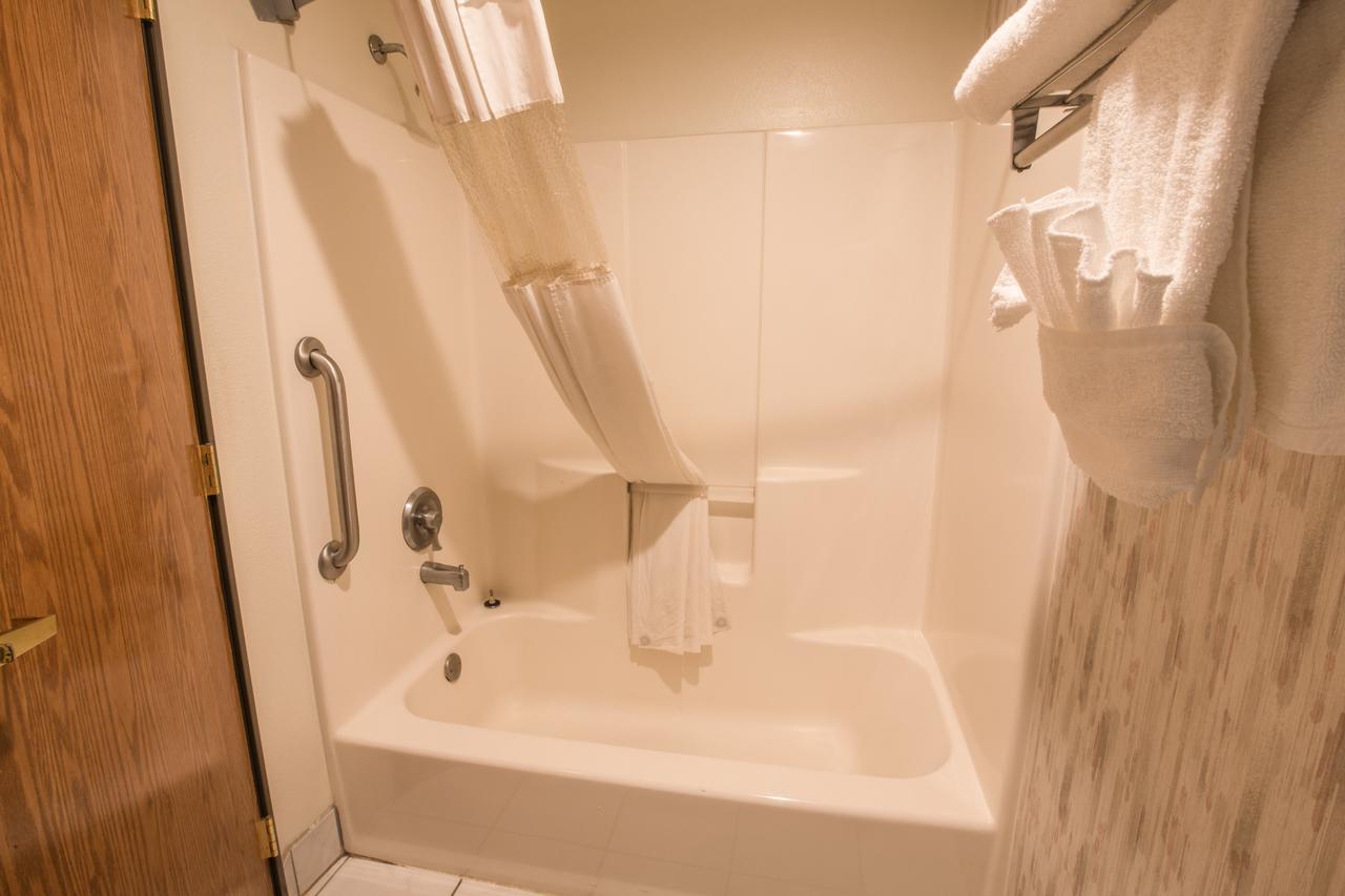 Bridgeway Inn & Suites - Portland Airport Грешам Екстериор снимка