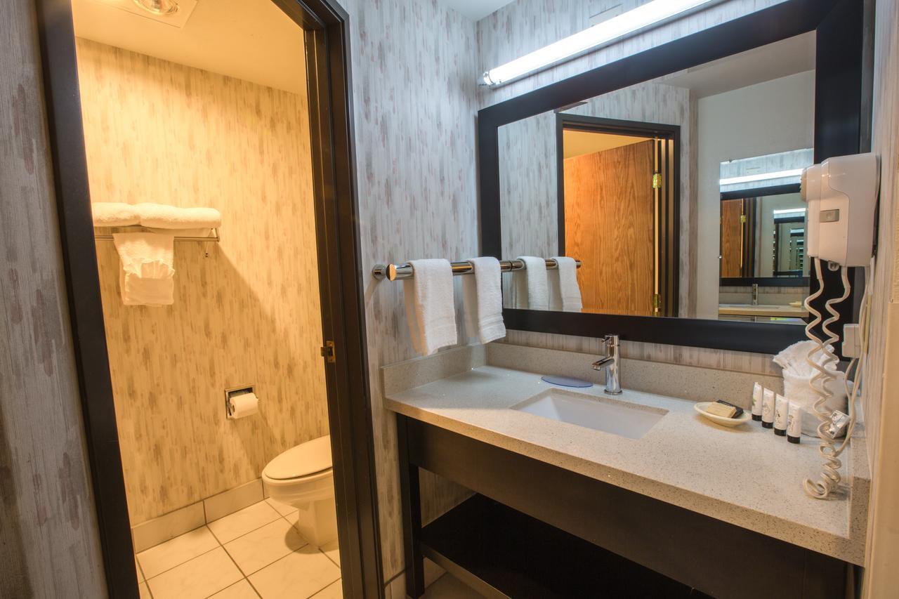 Bridgeway Inn & Suites - Portland Airport Грешам Екстериор снимка