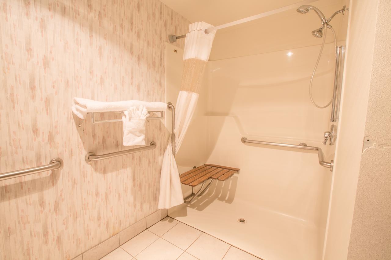 Bridgeway Inn & Suites - Portland Airport Грешам Екстериор снимка